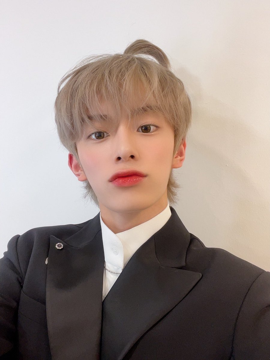 KangminFrance's tweet photo. | ✏ | TWITTER 07.03.21

Tête en forme de pomme.. hh

#VERIVERY #VERRER #Cenestpas #UnGage #Cadeau💜🤍 https://t.co/47c5AH6OY1