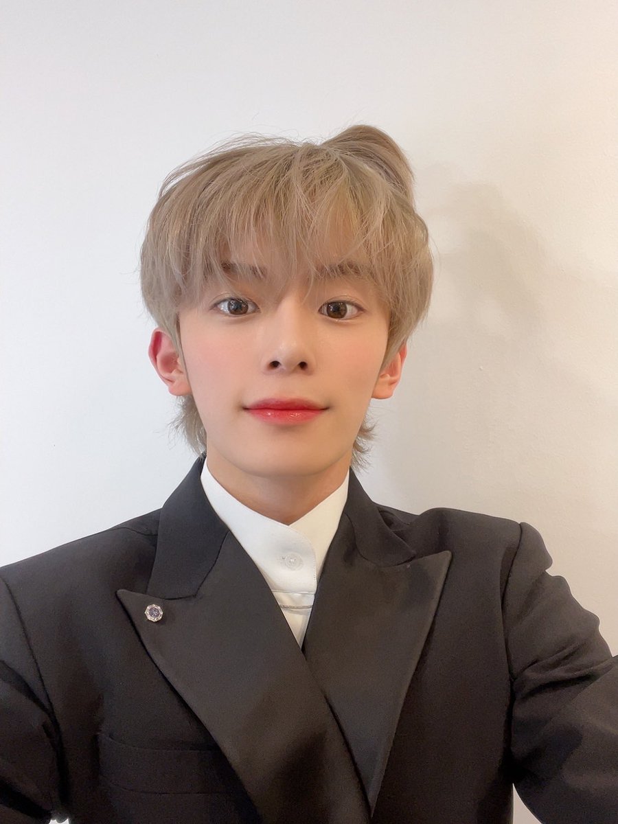 KangminFrance's tweet photo. | ✏ | TWITTER 07.03.21

Tête en forme de pomme.. hh

#VERIVERY #VERRER #Cenestpas #UnGage #Cadeau💜🤍 https://t.co/47c5AH6OY1