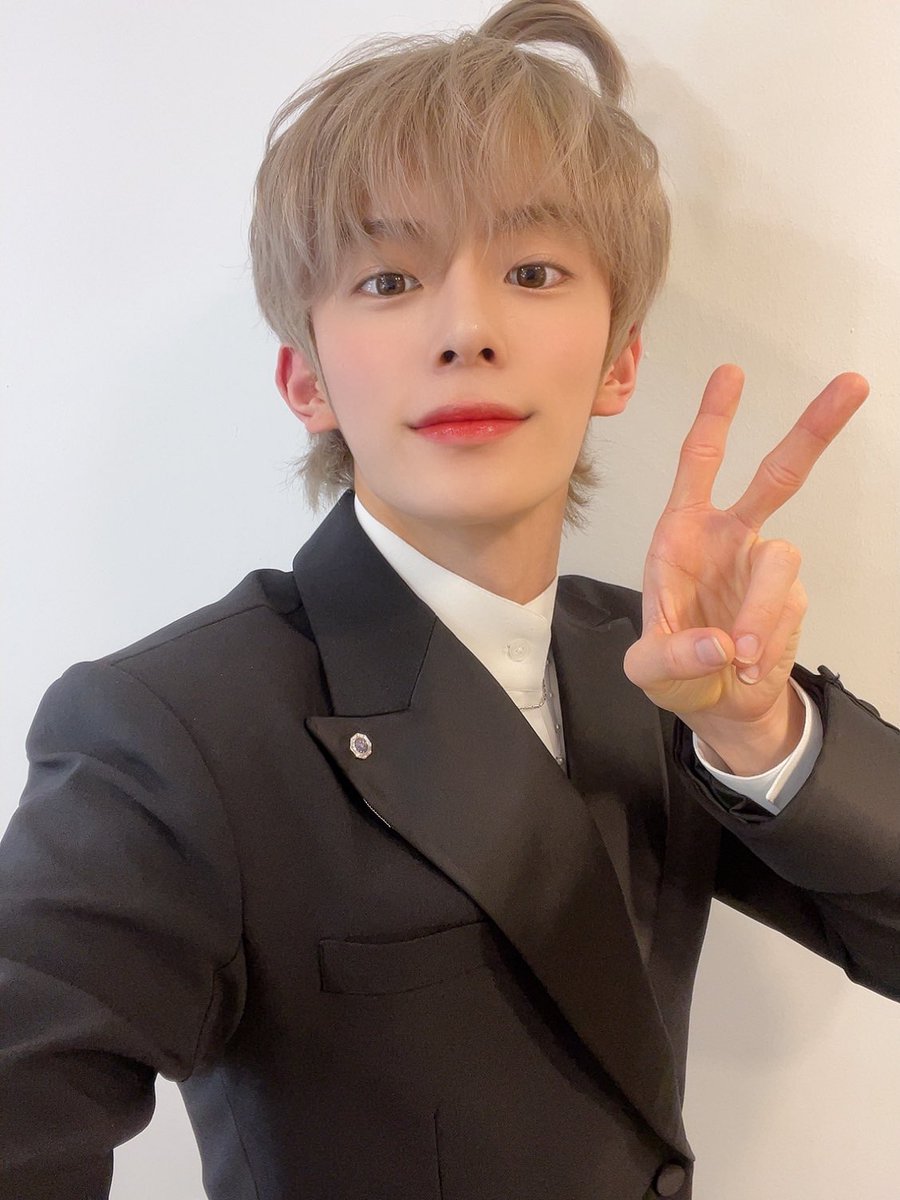KangminFrance's tweet photo. | ✏ | TWITTER 07.03.21

Tête en forme de pomme.. hh

#VERIVERY #VERRER #Cenestpas #UnGage #Cadeau💜🤍 https://t.co/47c5AH6OY1