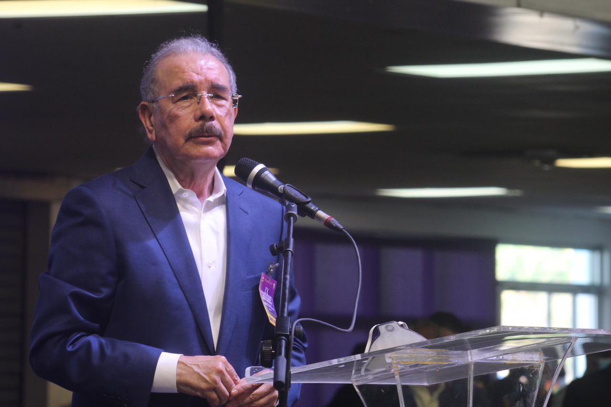 EspacioPLD's tweet photo. @DaniloMedina propone a los miembros del #CC declarar Secretario General Ad vitam al compañero @Reinaldo
 #9nocongresopld #PLDsetransforma.
#PLDSeTransforma
#IXCongresoPLD
#PLDEscoge
#JuramentacionCC https://t.co/zSlLKpthbM