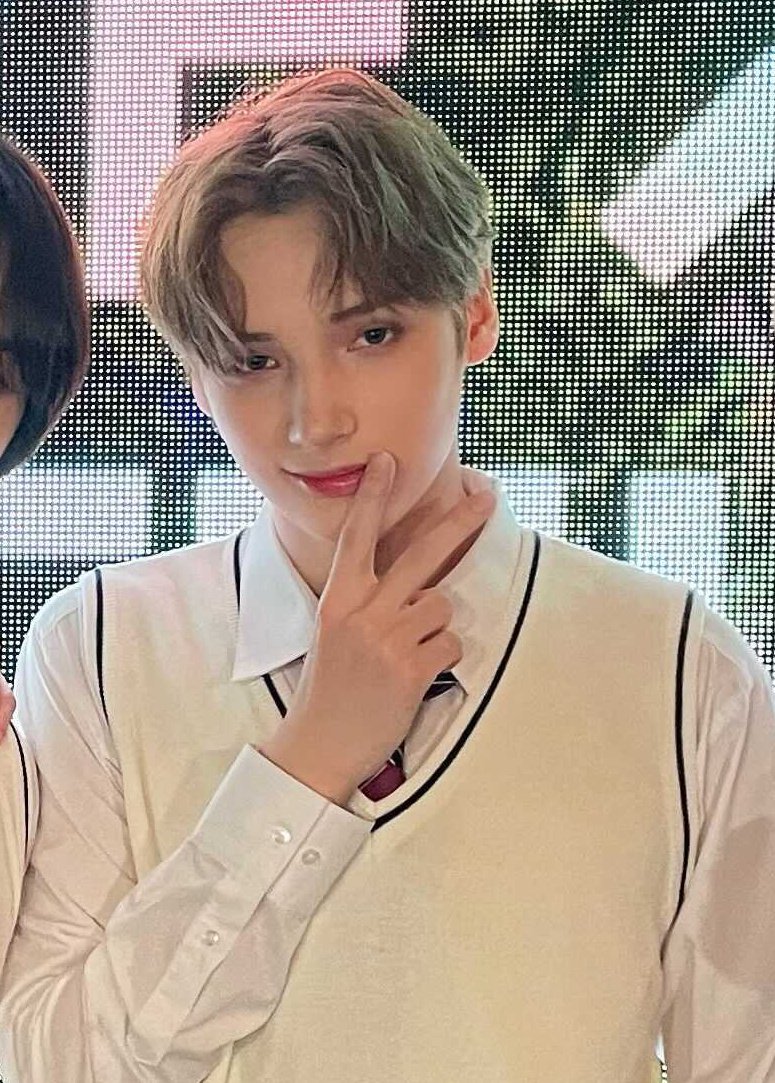 PRODUCERPSH's tweet photo. @TXT_members ICONIC YOU JUST SAVED 2021 https://t.co/wFSTJf55Qv