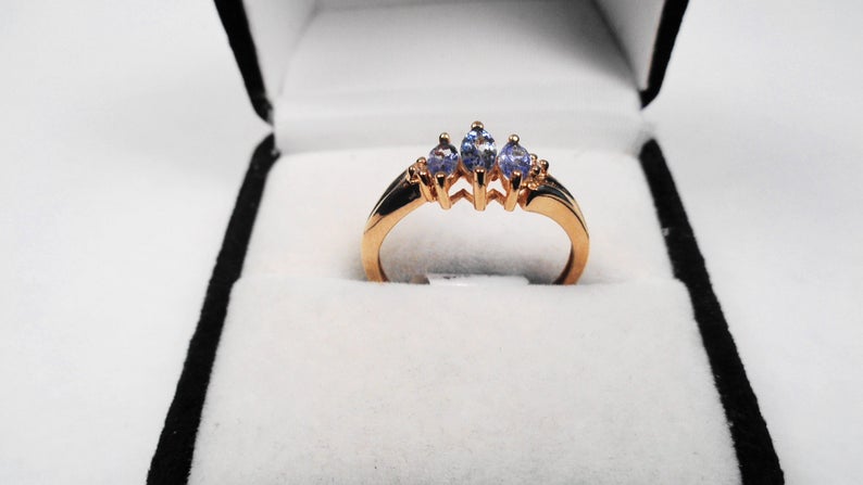 ColteriCo's tweet image. 56 points. of Tanzanite with Diamond Accents in a 10 kt Gold Ring

Price:$299.70

See Details: 

etsy.com/listing/244554… 

#tazanite #diamond #commitmentring