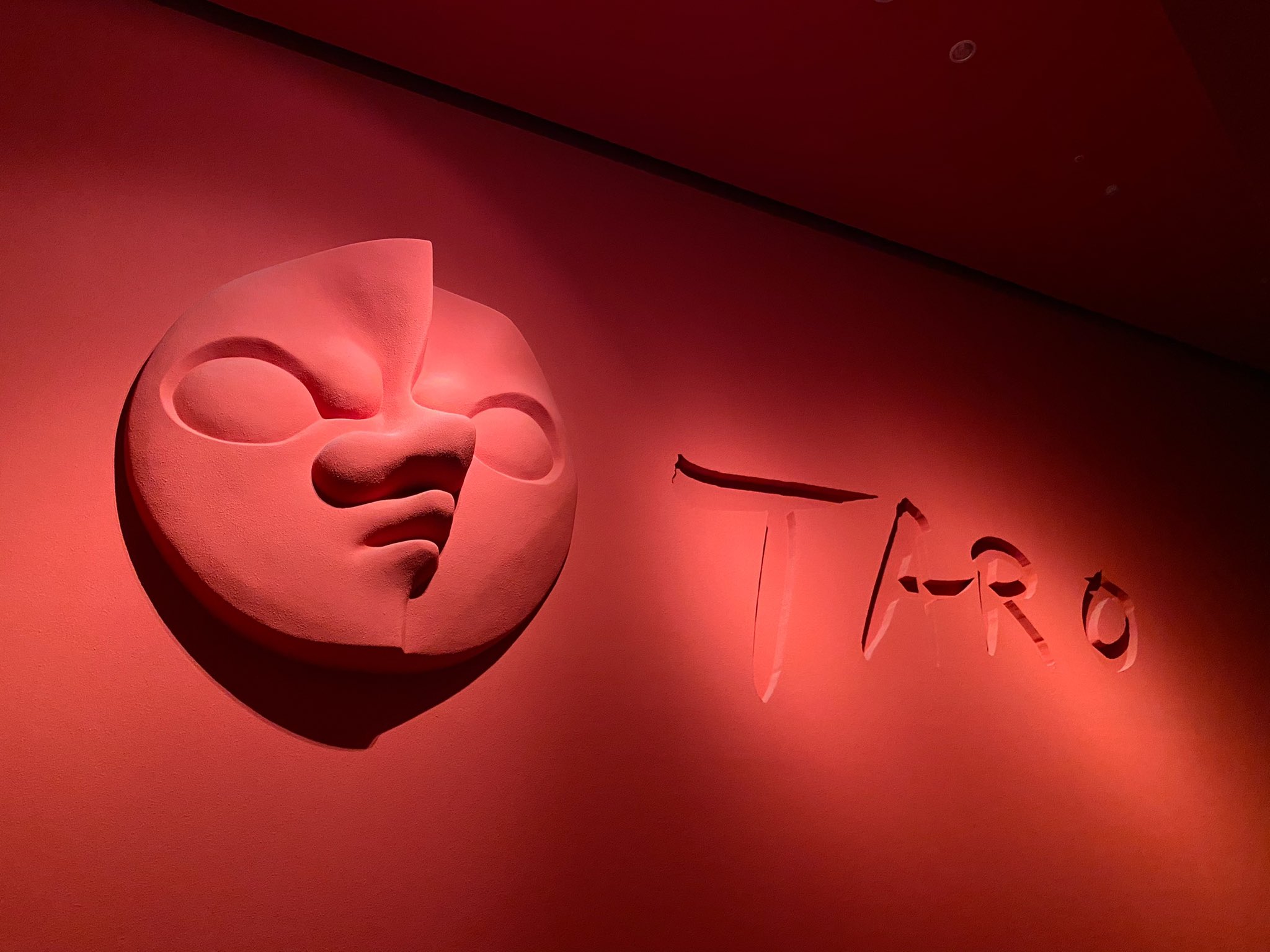 岡本太郎　手形デザイン皿 TARO 透明ガラス製　プレート 岡本太郎 ガラス製 手皿の通販 by といろ｜ラクマ