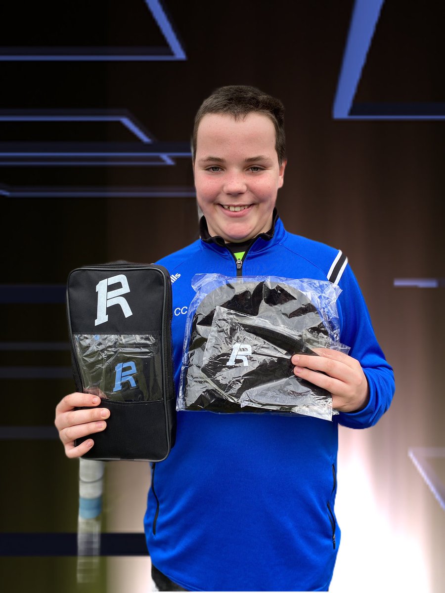 BullsOxford's tweet photo. All top keepers need a top quality glove sponsorship deal, so it gives us great pleasure to announce our #1Conor will now be using only @r1gk_ goalkeeper gloves. A big thank you to Oli at R1 - as you can see, Conor is well pleased with his new gear !!
#OxfordBulls #R1GK https://t.co/AQT627LgpK
