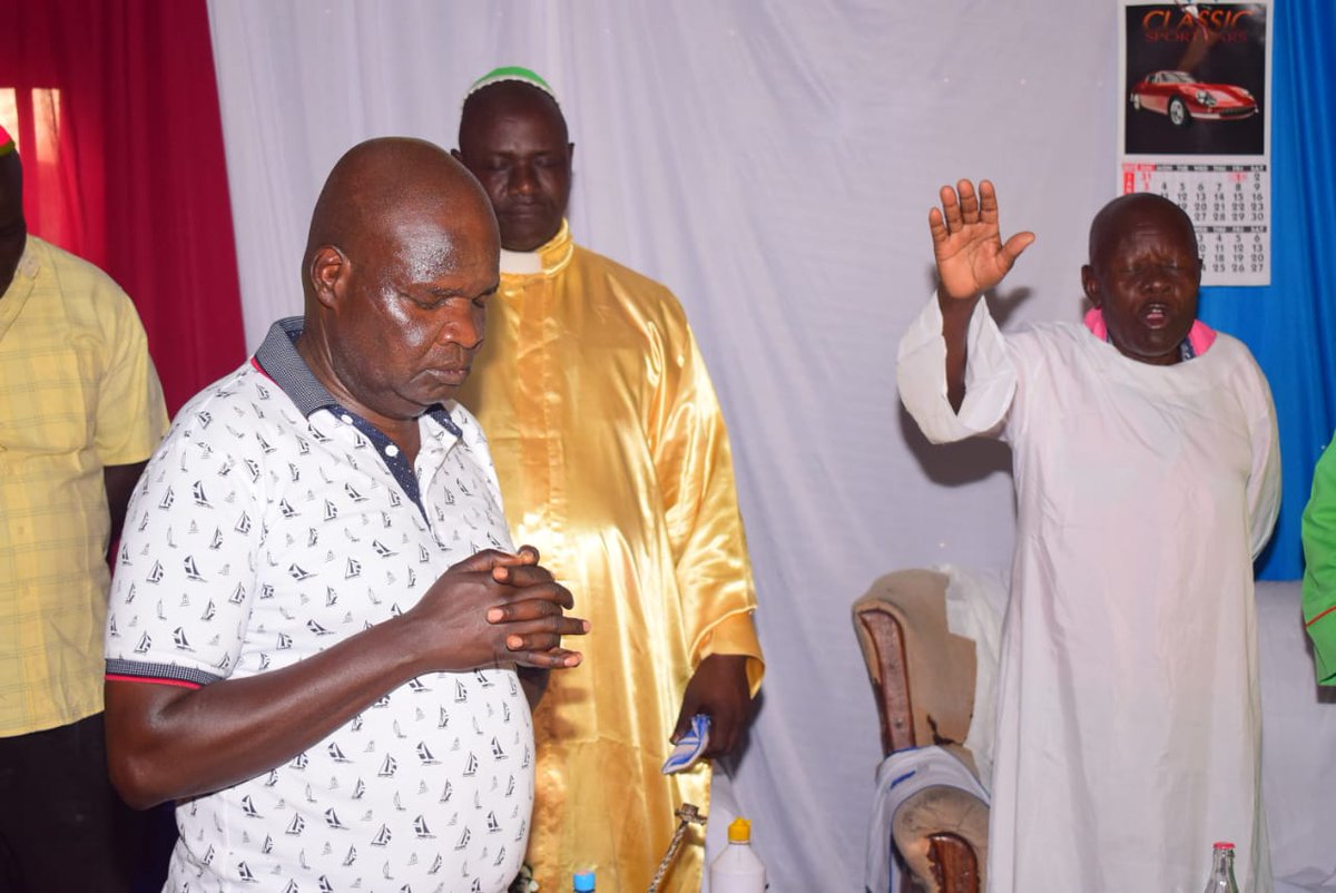 I joined Jerusalem Roho faithfuls in Obunga for a fellowship and later on joined The African Church Roho faithfuls in Nyalenda B for a fundraiser  geared towards a purchase of land for the church.
"Blessed is the Hand that giveth
#OronCares
#Oron5Fresh