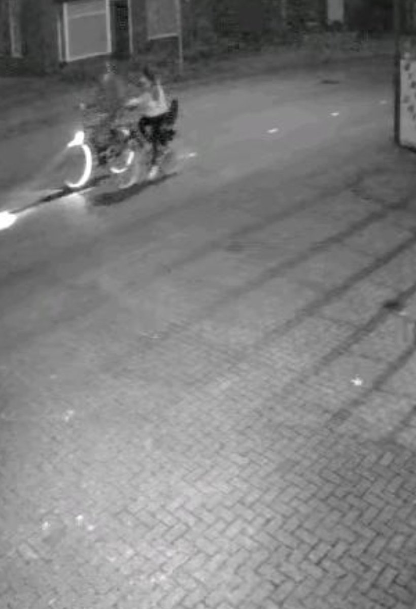 kristel_waal's tweet image. Van woensdag 3 op donderdag 4 maart hebben deze 2 mensen onze fietsen gestolen. Ze hebben eerst in varsseveld 2 kinderfietsen gestolen om ze vervolgens in Westendorp midden op straat te dumpen. Ze waren rond 1 uur in de nacht hier en zijn richting Doetinchem gegaan.