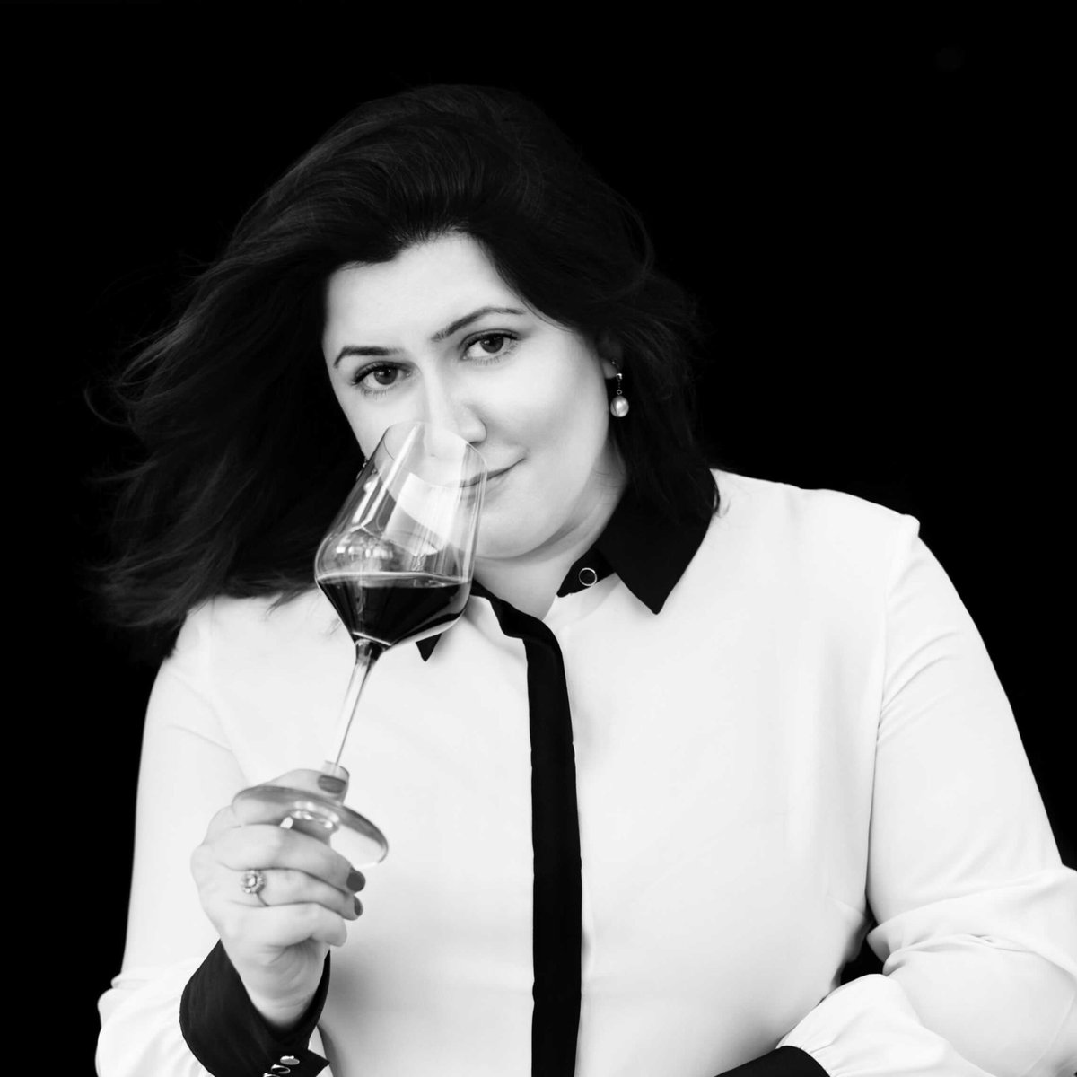 winesofeeurope's tweet photo. Introducing our specialist in #Armenianwine, @Zarareports

Zara moved from finance to #wine in 2013 after a sabbatical in Latin America. Originally, from #Armenia, she is the founder of @GInVino1, a specialist on-trade merchant known for #EasternEuropean #wines. https://t.co/N6PolZkB9N