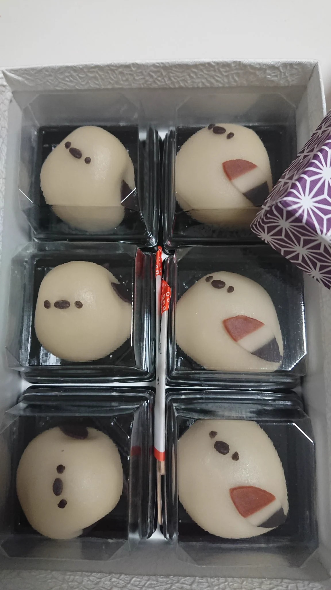 @daily_simaenaga ちょっと自慢しても良いですか😂 バレンタインのお返しで、少し早いホワイトデーとしていただきました(笑) どうしよう、可愛すぎて、見つめられ過ぎて罪悪感で食べられない😂 