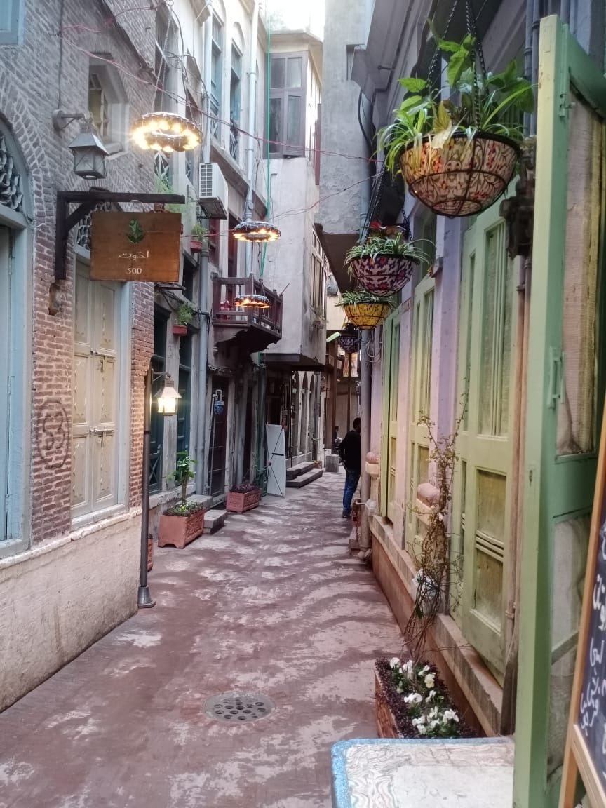 etribune's tweet photo. Tony Ashai, a US-based architect who originally hails from Kashmir, shares pristine clicks of Lahore's old city. "No this isn't Europe but the old Lahore after it has been cleaned,"  Ashai, who is known for his close friendship with Imran Khan, wrote in the caption.

#etribune https://t.co/R13fQzBOaF