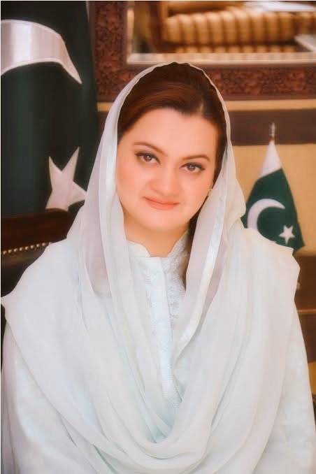 MSGORAYA1's tweet photo. #مریم_اورنگزیب_ہمارا_فخر
پاکستان کے ہرمہذب، وتہذیب رکھنے والے گھرانہ میں ان خاتون کانام عزت احترام سے لیاجاتا ھے۔سادگی و اسلامی طرز زندگی کی تعریف و توصیف کیساتھ سب ہی انکی نرم مزاجی سےگفتگو و دلائیل کےساتھ سیاسی بحث میں حصہ لینے کے معترف ہیں۔اللہ انہیں حفظ و امان میں رکھے آمین۔ https://t.co/AIIQEo8RRc
