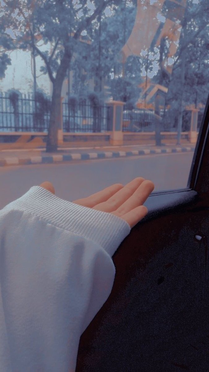 "كُل الشغلات يلي بتنعمل بدون حُب ناقصة ، من الصّلاة ... لسندويشة الجبنة 🤙🏻💙