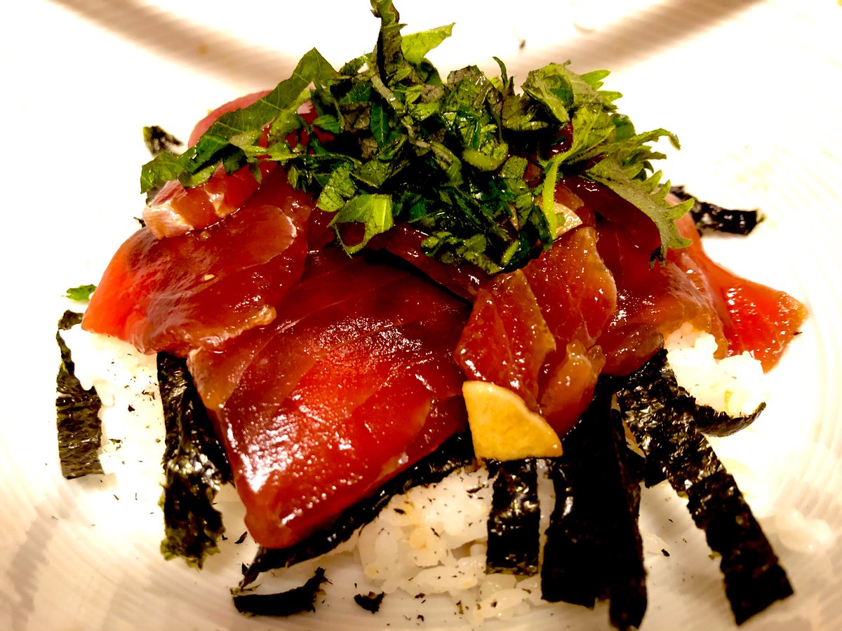 金森 大輔 災害 減災報道担当 きょうは遅いのでこの辺で 手作りのマグロ漬け丼をご覧ください 熱々のだし汁をかけても 美味しいです 生きて美味しいものを食べられる有り難みを噛み締めながら 半額マグロ切り落とし 昆布とニンニク みりん 酒