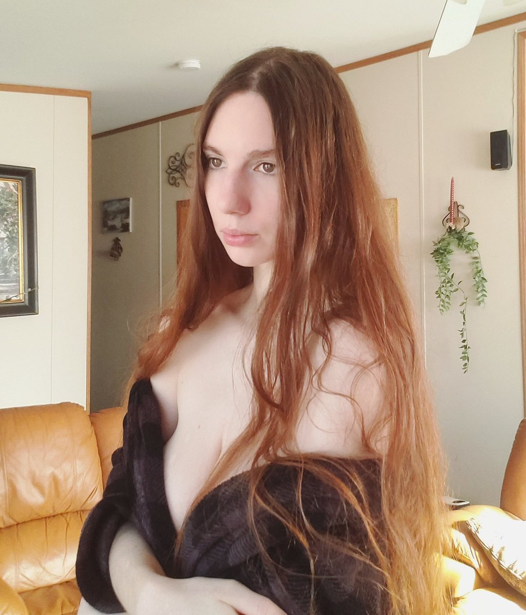 LillianMFox's tweet photo. Before photoshoot. I need to get headshots done for the agency. https://t.co/DG0RVATsm9