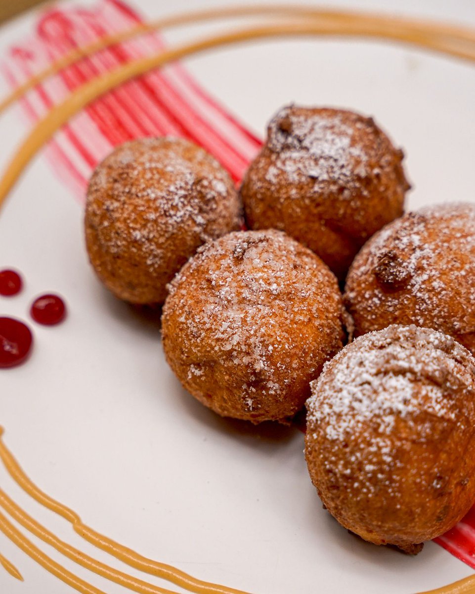 You've heard of #buñuelos, but have you tried #CHICA's 𝗕𝗨Ñ𝗨𝗘𝗟𝗢𝗦? 😉 Join us for brunch in #Miami or #LasVegas and tell us how dreamy they are. 
 
#CHICABrunch #latinflavors #CHICAMiami #CHICALasVegas #bunuelos