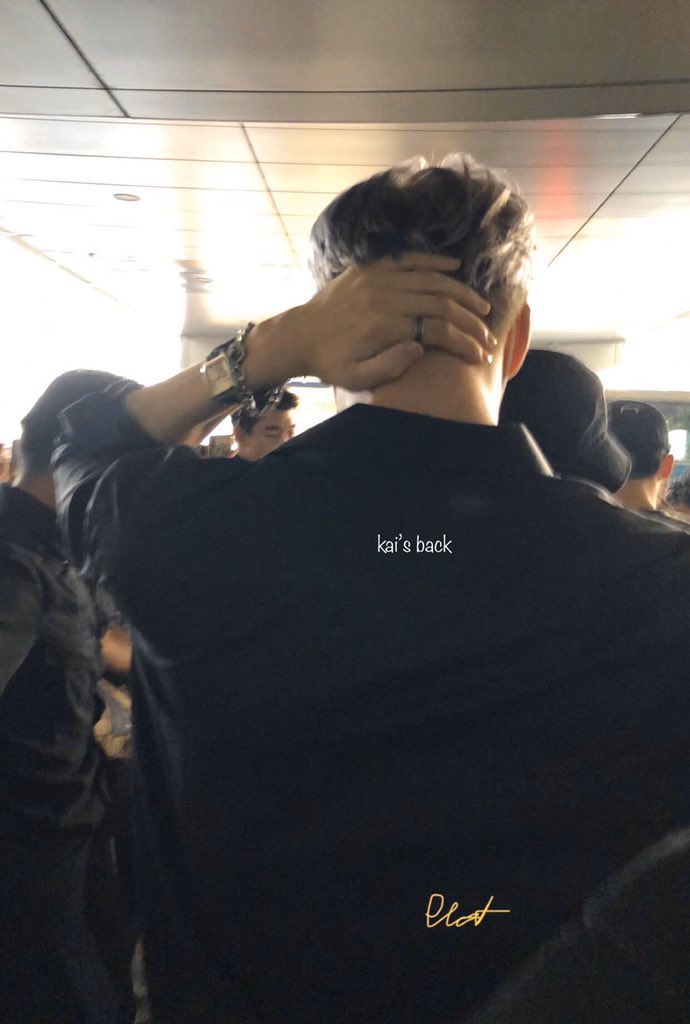 kaisbears's tweet photo. okay but can we please bring back THIS jongin ??!!?!?!????!!??? 🥵🥵 https://t.co/UZv8UiY9j8