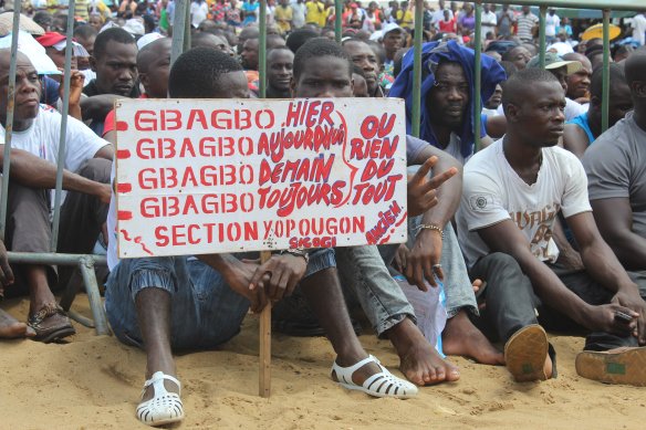 JusteAKah's tweet photo. Dans affaire de #LegislativesCiv2021 là, on dirait Gbagbo ou Rien est devenu Rien.
Est ce qu'ils pourront avoir 10 députés pour former un groupe parlementaire même? 🤔 https://t.co/huUHdDXM0L