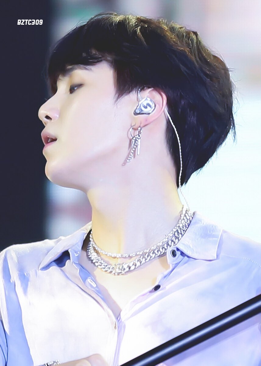 bztc_sg's tweet photo. 3년전
#민윤기 #슈가 #SUGA #방탄소년단 #BTS @BTS_twt https://t.co/TjRD832kJc