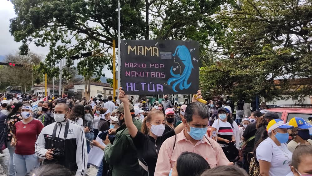 ElTachiraesN's tweet photo. ESPECIAL | Avanza la marcha #LaMujerEsVida en #Sancristobal con la participación de la sociedad civil. Dicen basta frente a los abusos y violaciones. #Tachira #Venezuela #DiadelaMujer @laidygomezf https://t.co/EKTHt5PRYu