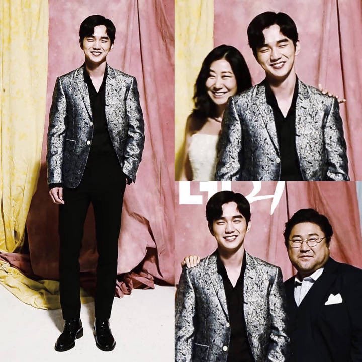 lyhswh2817's tweet photo. And ofcourse, our ultimate Yoo Seung Ho being the all smiles that he is! ๐ฅฐ๐ A great photoshoot with his sunbaenims that loves him so! ๐๐๐
#YooSeungHo #YSH #KimInHong #SeondalTheManWhoSellsTheRiver #์ ์นํธ #์ ๋ช
์ #๊น์ธํ #๋ด์ด๊น์ ๋ฌ https://t.co/q4a26NIxfF