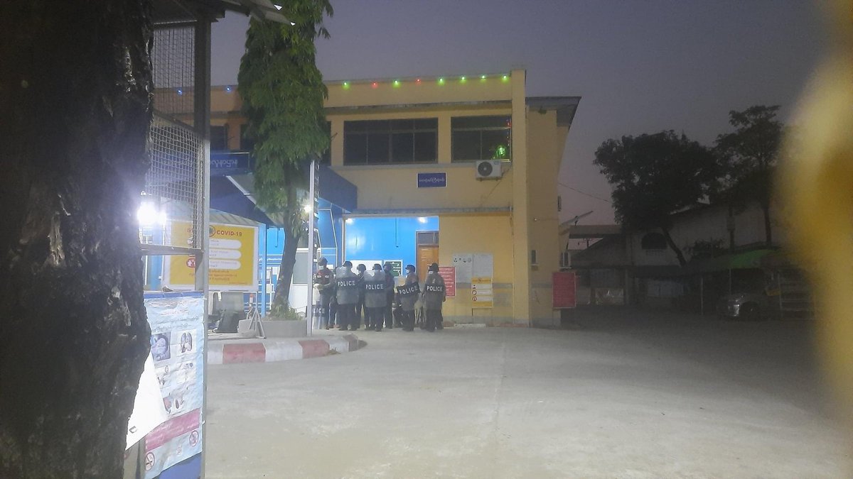 TZAung_nu's tweet photo. Terrorist group of military junta is trying to seize the East Yangon General Hospital, Botataung Township.
(7 March 2021)

Photos from DVB News.

R2P FOR MYANMAR
#WhatsHappeningInMyanmar
#Mar7Coup https://t.co/Mvhhq4ORKg