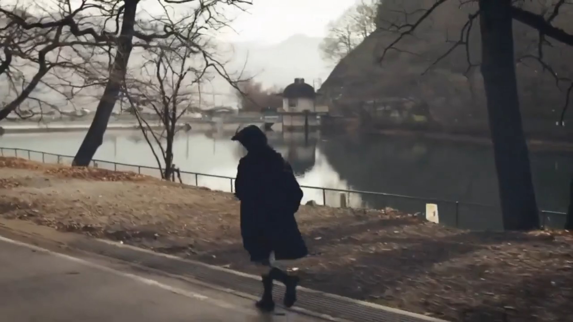 Hiro 今日から始まった 乃木坂46 櫻坂46 日向坂46が共演するドラマ ボーダレス のロケ地は 埼玉県の横瀬町と秩父市ですね 姿の池や武甲山が映っています 乃木坂46 櫻坂46 日向坂46 ボーダレス 埼玉県 横瀬町 秩父市 姿の池 武甲山