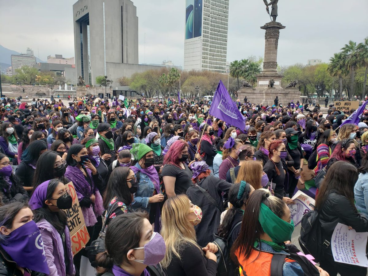 Así marchamos las mujeres en Nuevo Léon. 

 #8M #DíadelasMujeres #DíadelaMujer
