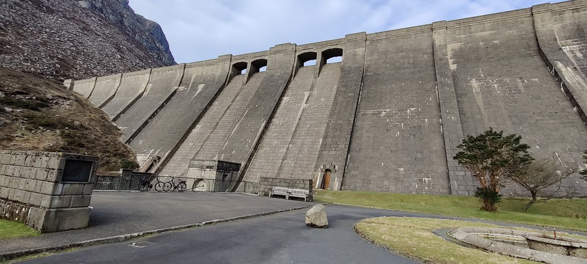 _P_McD's tweet photo. Took a little tipple of @slanewhiskey up to the top of #BenCrom Dam today in the wonderful #SilentValley #SlΓ‘inte π₯ #UisceBeatha https://t.co/vqNCF7JAvV