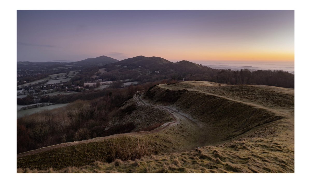 StumpStone's tweet image. Early frosty morning on the Malvern Hills #landscapephotography #malvernhills #Nikon #sharemondays2021 #malvernhour