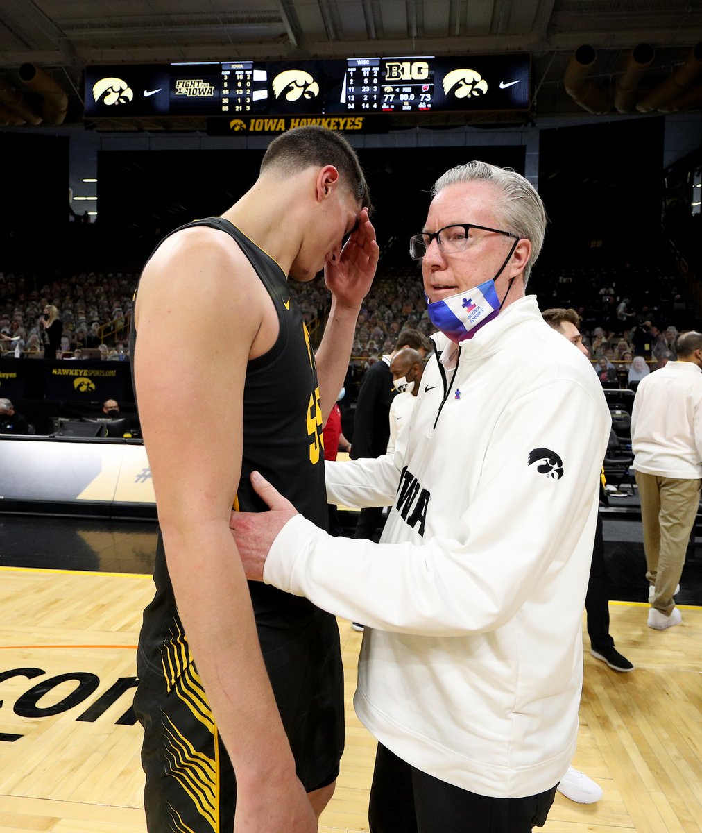 IowaHoops's tweet photo. The moment @LukaG_55 found out. 💛

#Hawkeyes | #FightForIowa https://t.co/grTf3rmGZ3