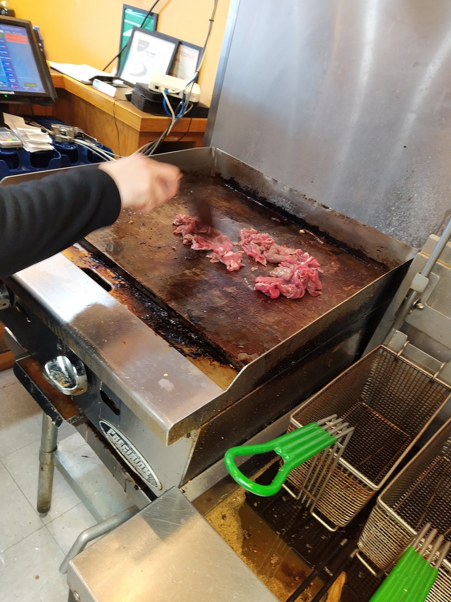 PackingK's tweet image. Zabiha Halal philly steak 🥩 meat! Get your philly steak fix at home. 100% natural beef, no fillers, no additives. Thin sliced for tenderness without losing the Ribeye flavor we all love.