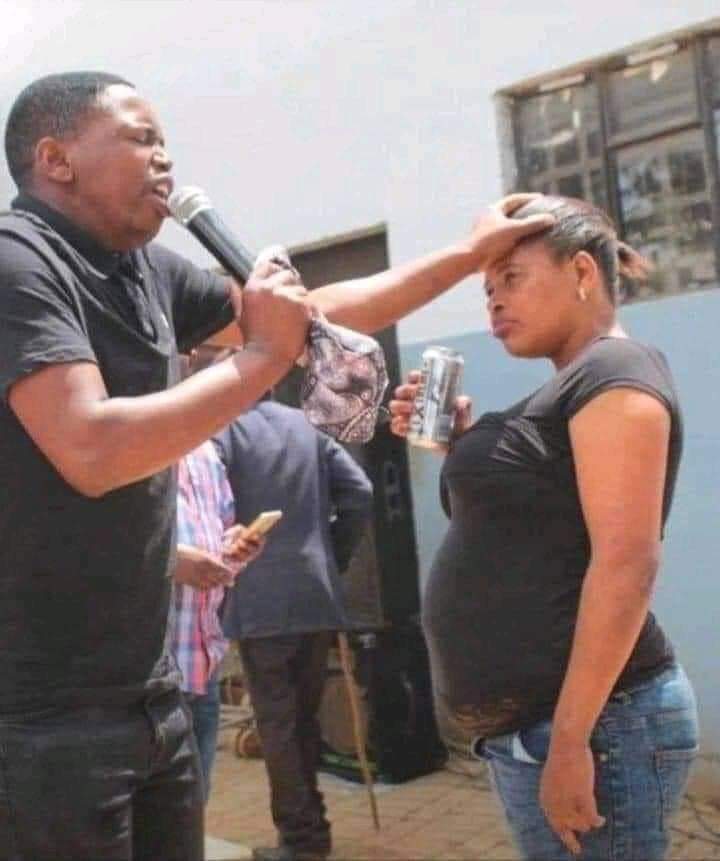 Nkossynrt's tweet photo. @malumzskhulu Women's favourite challenge who got nothing else to offer #BussItChallenge #SilhoutteChallenge #BackSideChallenge https://t.co/NYlXnL6ZTa