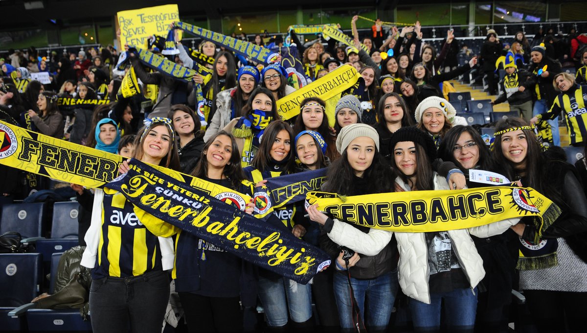 Fenerbahce's tweet photo. Günaydın Büyük Fenerbahçe Taraftarı! 💛💙 https://t.co/AI9ndZOu1l