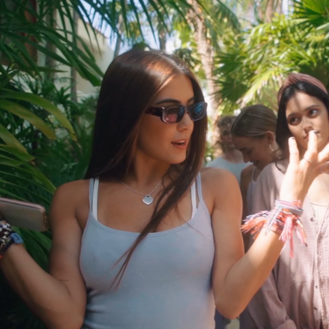 qtazercraft's tweet image. i love you more than everything, girl.