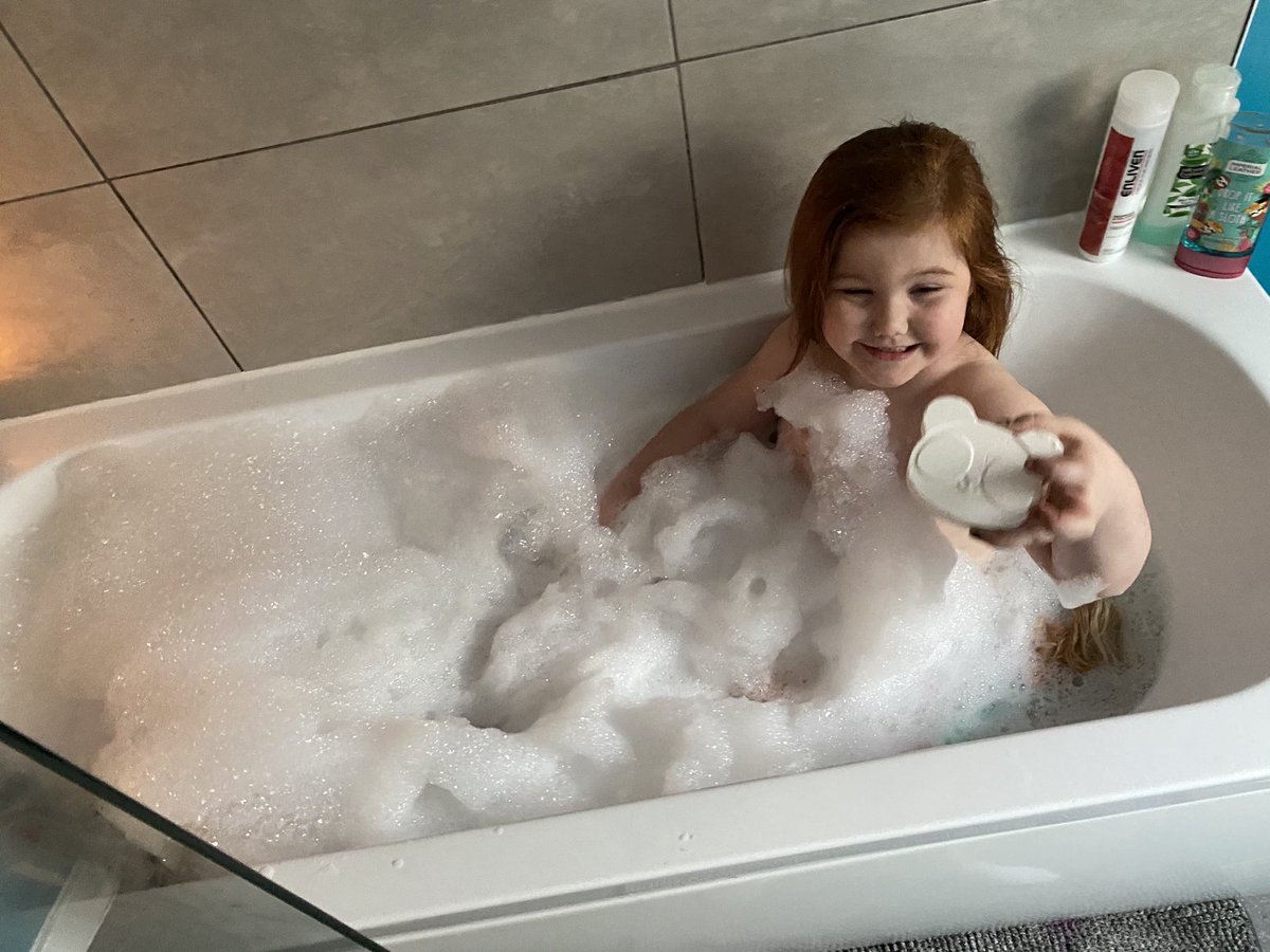 AshbrookEmily's tweet photo. Nice hot candle bath for my princess before she go’s back to school #pamper #sunday #mother&amp; daughter time. ❤️❤️ https://t.co/wgJ8VMAZLT