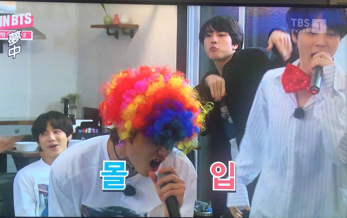 Titi バンタンキャンプ見てた カラオケ大会のテテの壊れっぷりで大笑いしてw キャンプファイヤーしながらメンバーへの詩の朗読でジーンとしちゃいました 本当に素敵な子達 Bts Bts Twt Run Bts