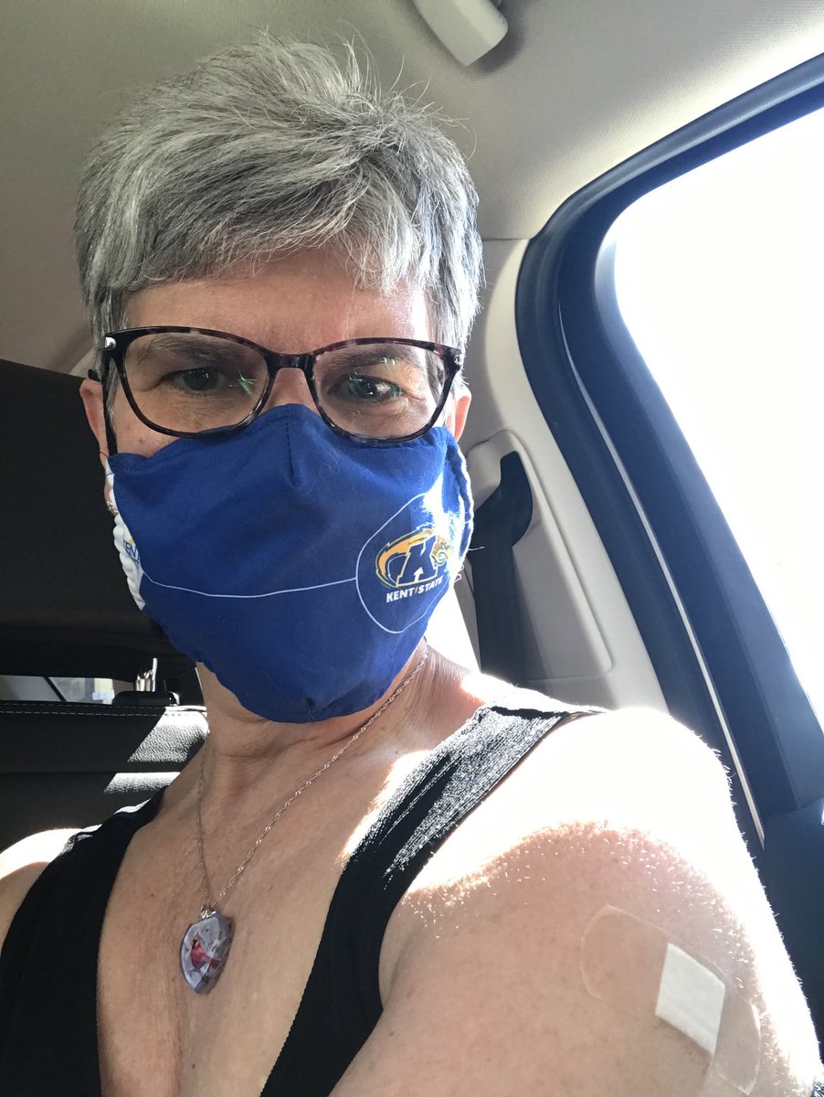 DeanSeachrist's tweet photo. 💙💛 #FlashesSafeEight #FlashYourArm #Johnson&amp;Johnson #One&amp;Done https://t.co/HaQOSfPdBO