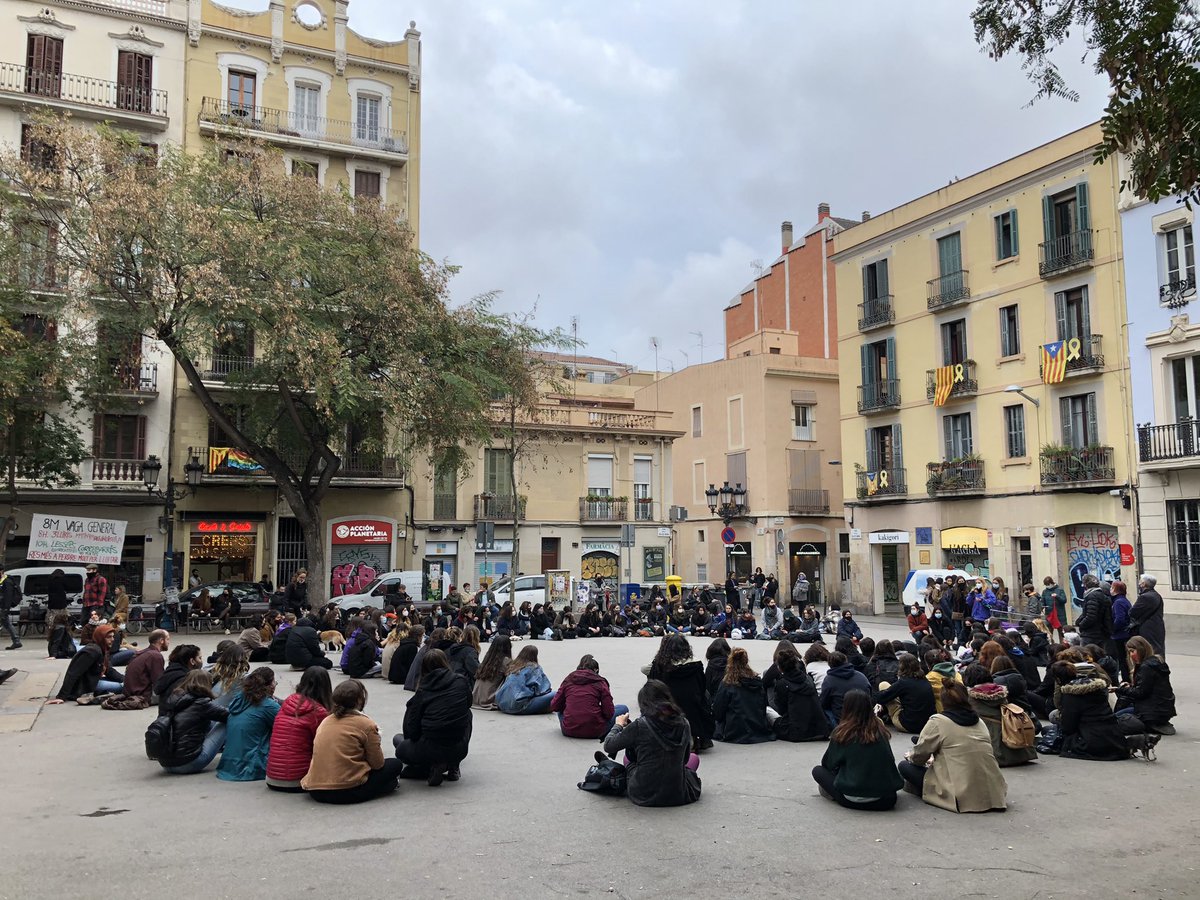 ✊ Arrenquem el #8M compartint experiències de violència masclista. Compartir és empoderar-se. Juntes som més fortes. 

🗣 Aquesta nit treiem la ràbia a la mani nocturna! #lanitésnostra

Ens veiem a les 19h.