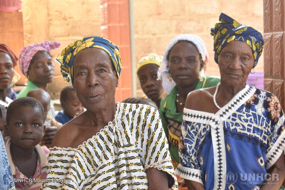 ACNUR_es's tweet image. Una mujer puede ser refugiada.
Una mujer puede ser piloto.
Una mujer puede ser herrera.
Una mujer puede ser maestra.
Una mujer puede ser científica.
Una mujer puede ser chef.
Una mujer puede ser carpintera.
Una mujer puede ser cualquier cosa.

#DíaDeLaMujer #ObjetivosMundiales