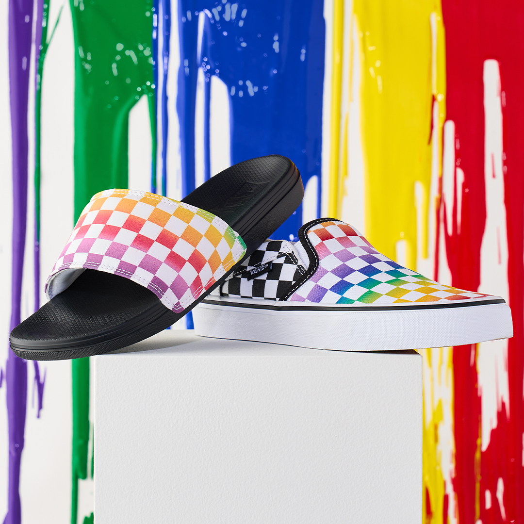Let the colors run wild in slip-on styles of Vans. 🎨✔️
bit.ly/2Ne40Q0