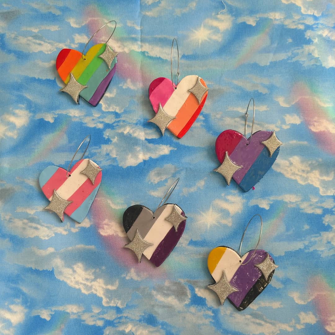💖💖💖

#earart #polymerclay #rainbowfashion #gaypride #LGBTQ  #LGBTQIAnProud #queer #handmade #queerartist #shopsmallbiz