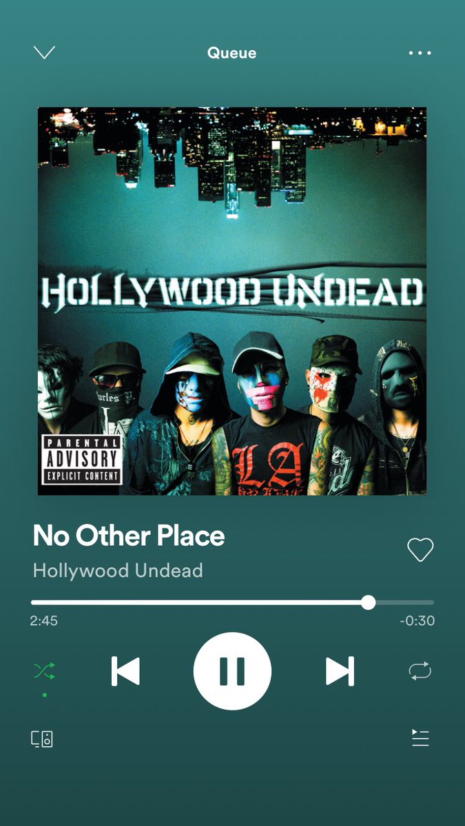 TheRyanTaylor66's tweet photo. A little @hollywoodundead jam session to keep the workday going smooth! #HUcrew https://t.co/dqaMnlFIYR