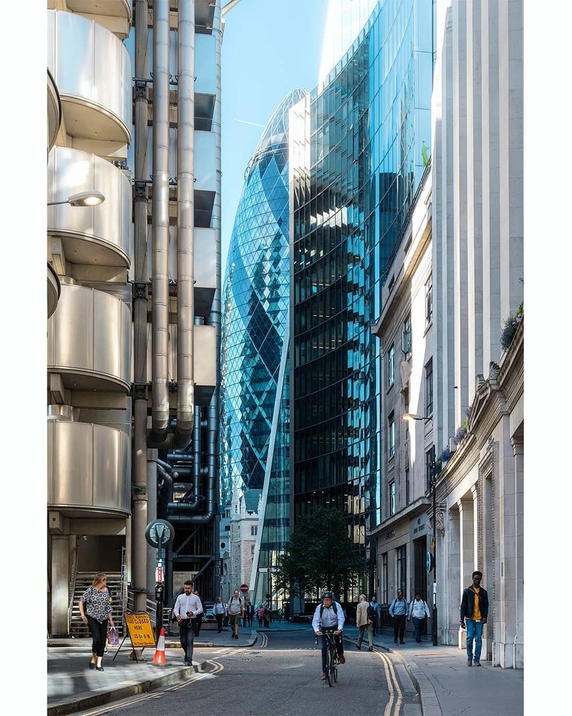 aimo86's tweet photo. Soon we'll be back to normal. I hope 🌁
.
.
.
#london #city #photography #street #urban #canon77d #streetphotography #ldn #visualambassadors #freezfram #lensbible #streets_vision #awesupply #exploretocreate #illgrammers #uk_shooters #london4all #metro… https://t.co/QHX7g5Y6GZ https://t.co/CBb6cWnD6u