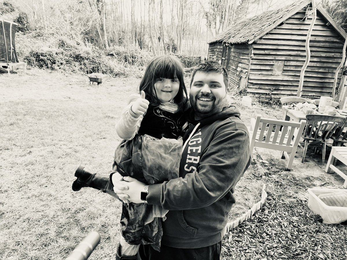 Barton_Barton's tweet photo. Quality time with Bea on a lazy Sunday afternoon https://t.co/cPRi8S5H7x