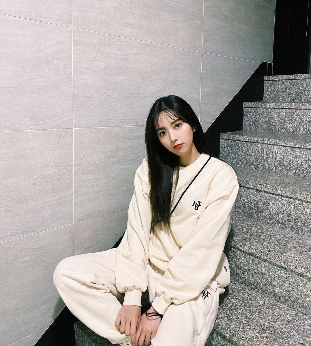 dailyoonjo's tweet photo. [210307] Yoonjo IG: #광고 #하덱스 #hadex 오랜만에 마음에 드는 추리닝🤍 https://t.co/asZCZZlgGH
