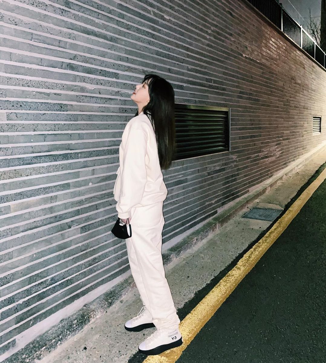 dailyoonjo's tweet photo. [210307] Yoonjo IG: #광고 #하덱스 #hadex 오랜만에 마음에 드는 추리닝🤍 https://t.co/asZCZZlgGH