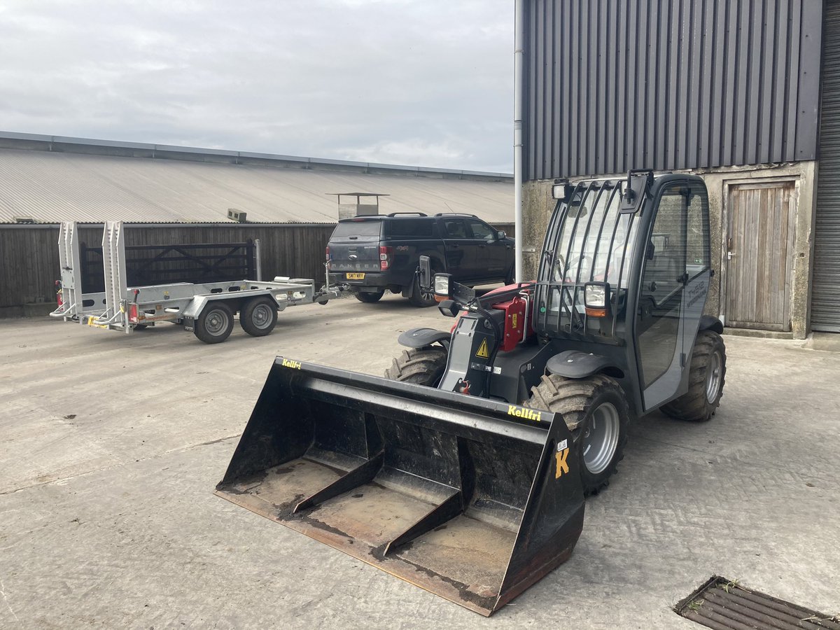 Sunday service, dropping off our #Weidemann 4512 loader ready for our customer to start mucking out tomorrow. Available to hire with or without driver. We offer flexible options with all our equipment to suit every customers needs/requirements.
