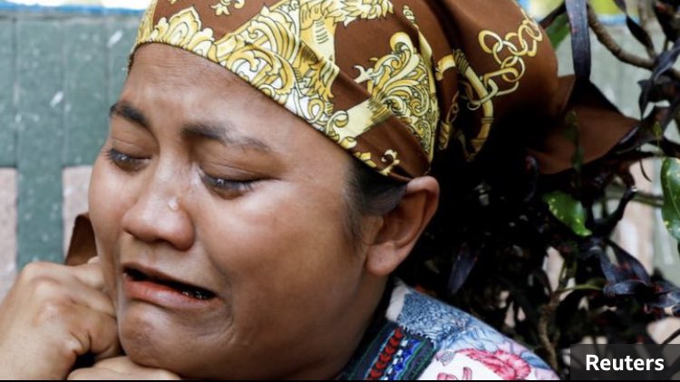 An official from Aung San Suu Kyi's party has died in custody after being arrested during raids by security forces in Yangon. His family were told he died after fainting. But photos show a bloodstained cloth around his head.
#WhatsHappeningInMyanmar
bbc.co.uk/news/world-asi…