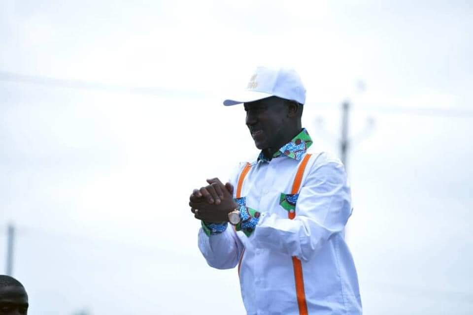 JusteAKah's tweet photo. Le diamant noir a fini avec votre fleur. Envoyez fruit maintenant!
7513 voix (53%) vs 5510 voix (39%) #AgbovilleEstOrange #LegislativesCiv2021 https://t.co/yZ40sxzsiR