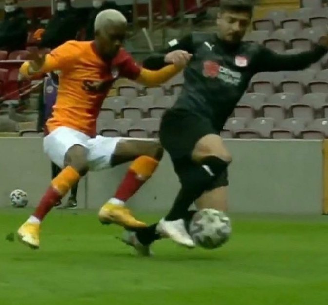 Kayahan_Akif's tweet photo. Adalet mi istiyorsunuz ayrıcalık mı. @fatihterim @GalatasaraySK https://t.co/UNBgKheKHd