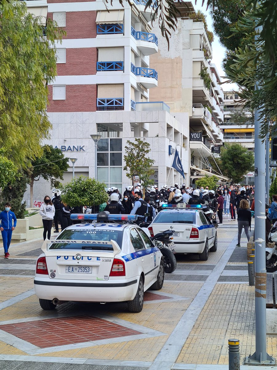 Rpinkyin's tweet photo. Ήμουν εκεί πριν ξεκινήσει.. σε καμία περίπτωση δεν έγινε αυτό που προσπαθούν να πείσουν πως έγινε! Η πλατεία με ελάχιστο κόσμο.. η παρέα που εμπλέκεται συνόδευε παιδιά που έπαιζαν.. ξαφνικά άρχισαν να έρχονται όλο και πιο πολλές μηχανές ΔΙΑΣ και..  #Νεα_Σμυρνη https://t.co/bapN9T7gSm